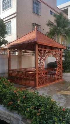 深圳昆鹏展优质防腐木凉亭 做工精良，雕刻精细有神