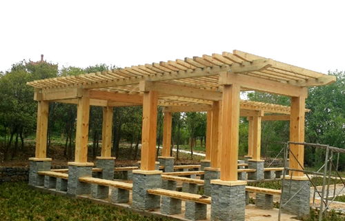 防腐木凉亭 融合传统美学与现代耐用性的园林佳作